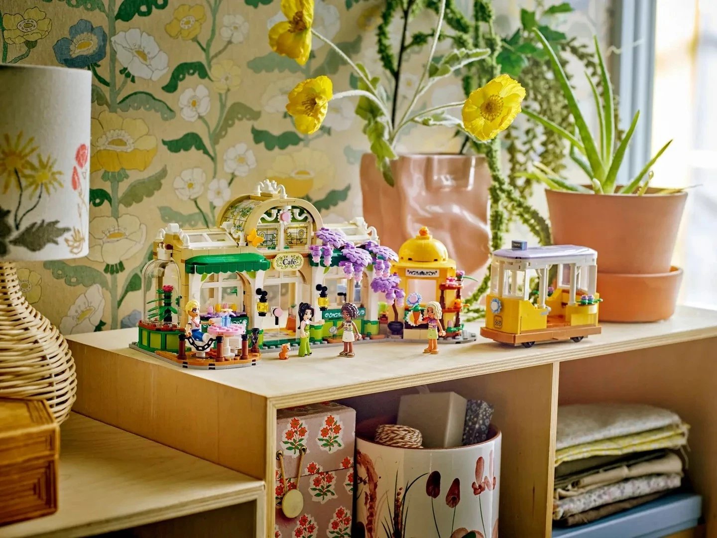 Set LEGO Friends 42671 Plant Café & Flower Shop, 1138 pjesë, për fëmijë 9+ vjeç