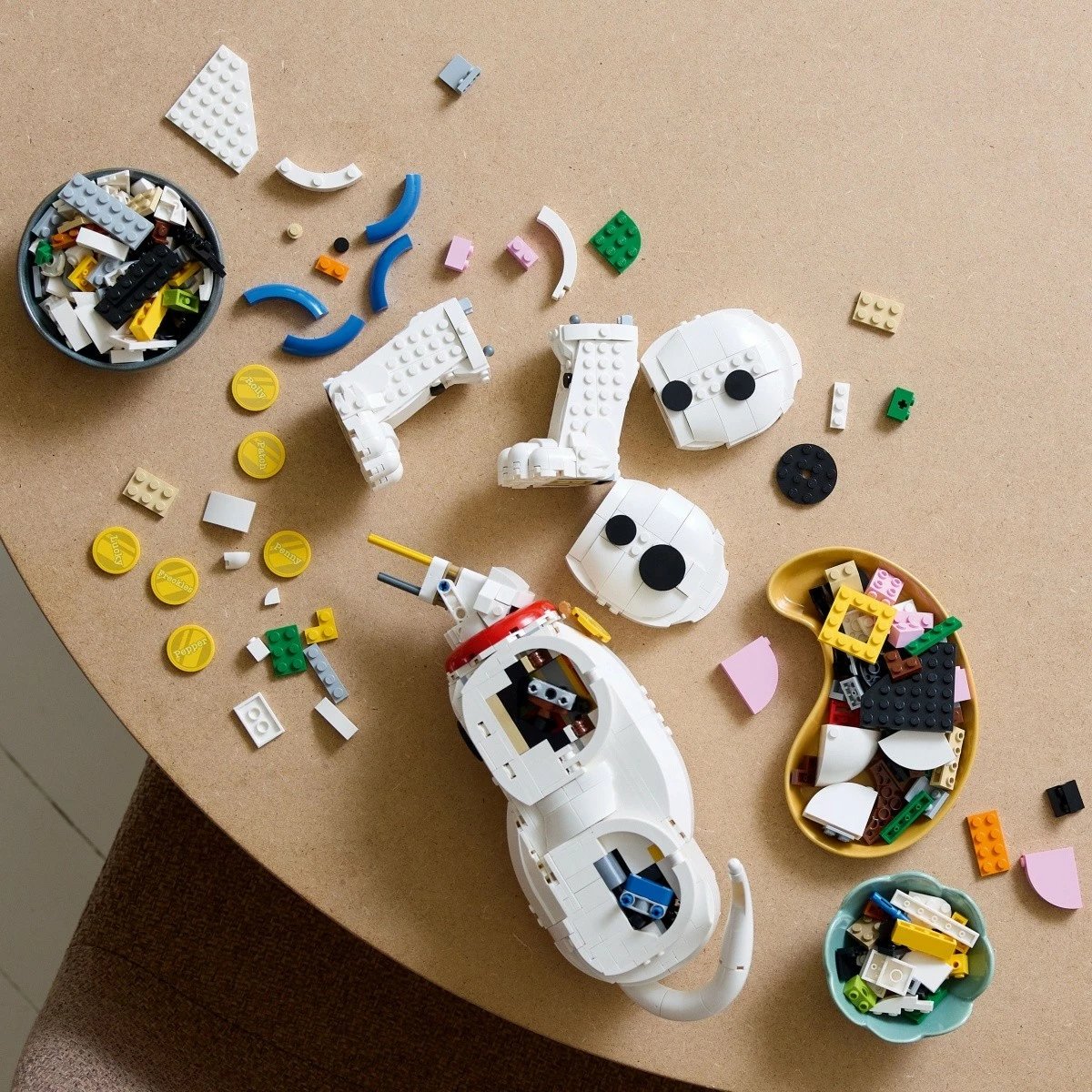 Set LEGO Disney 101 Dalmatianët 43269, 1722 pjesë, 22 cm, i bardhë/zi