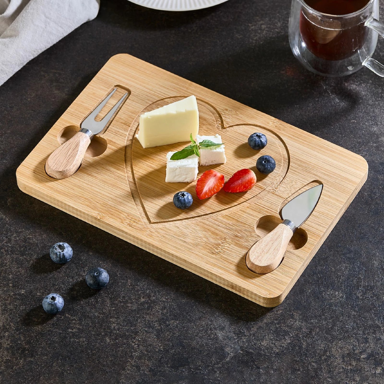 Pjatë shërbyese bambuje Hermia Concept, multingjyrëshe, 18x29x1.5cm, me thikë