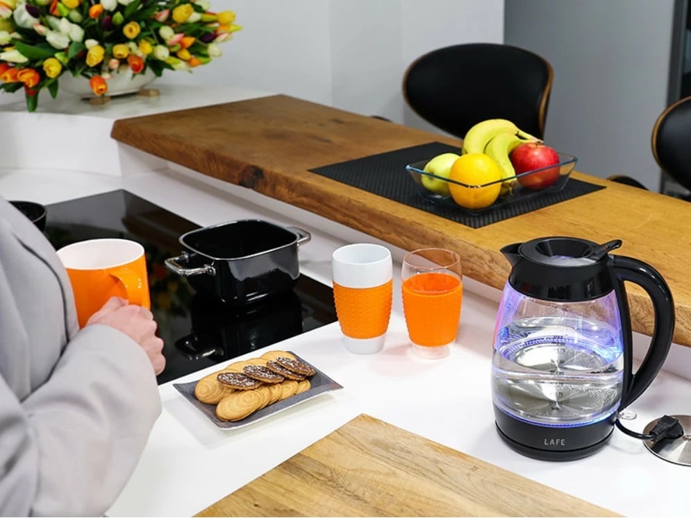 Zierëse uji elektrike Lafe Essential XL LAFCZA47573 2L 2200W xhami tregues niveli me ndriçim filtër sedimenti bazë rrotulluese, e zezë/transparente