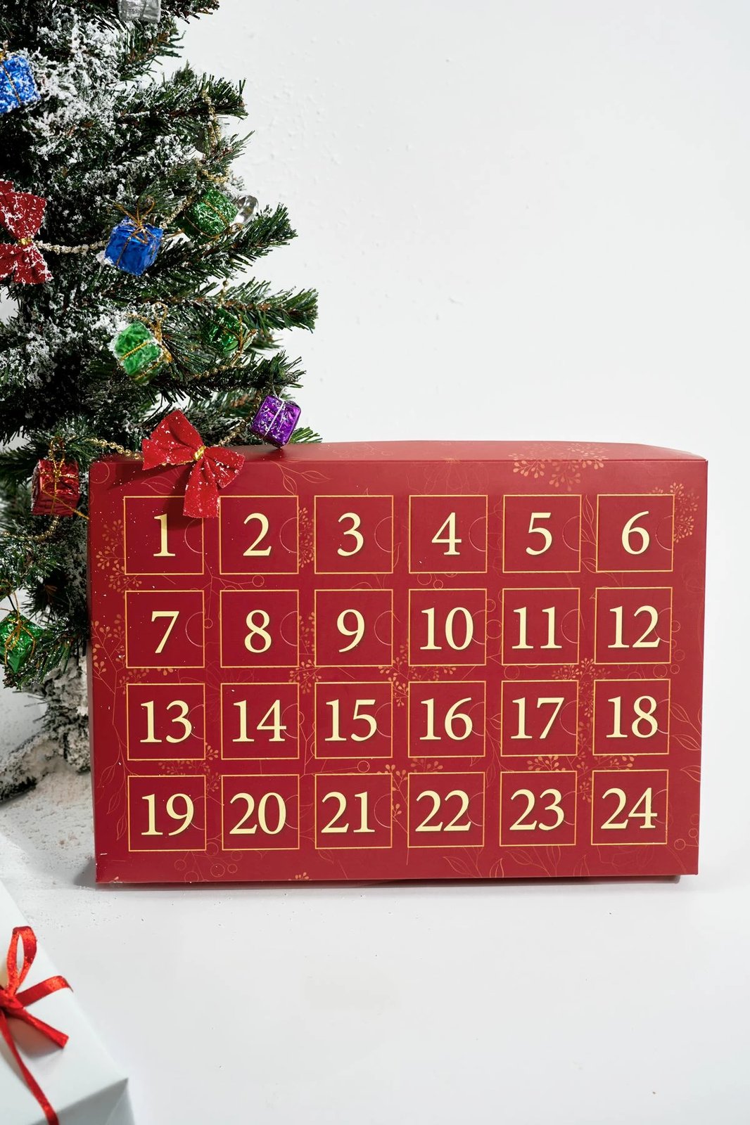 Kalendar advenit Elika Silver, përzierje bizhuterish, ngjyrë argjendi dhe ari