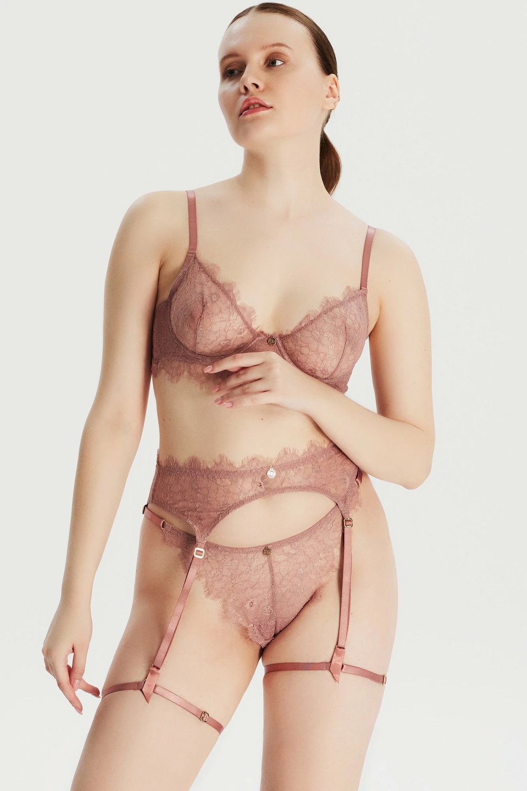 Sytjena Jumeon, Royal Lace, ngjyrë dusty rose