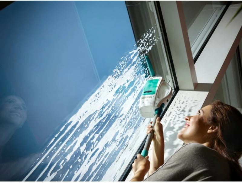 Set pastrues dritaresh me vakum, Leifheit Dry & Clean 51016, grykë 17 cm + bisht 43 cm, bateri Li-Ion 38 min, bardh e gjelbër