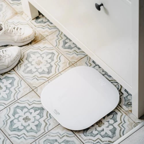 Peshore banjoje Adler AD 8188, kapacitet 180 kg, saktësi 100 g, ekran LED, xham i temperuar 5 mm, e bardhë