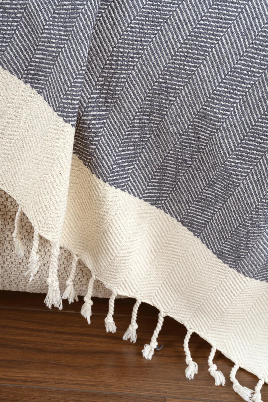 Mbulesë divani L'essentiel, ngjyrë indigo, Baliksirti