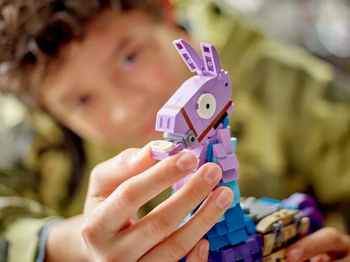 Lego Fortnite 77071 Supply Llama, 691 pjesë