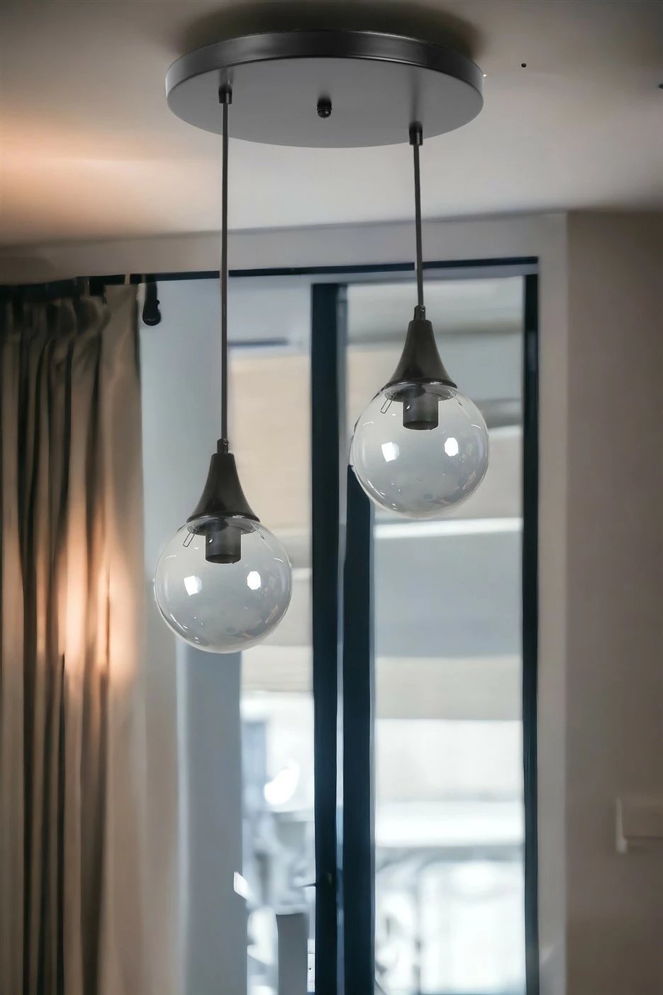 Llambë tavani Opviq Afra 2, metal e xham, ngjyrë e zezë dhe fume