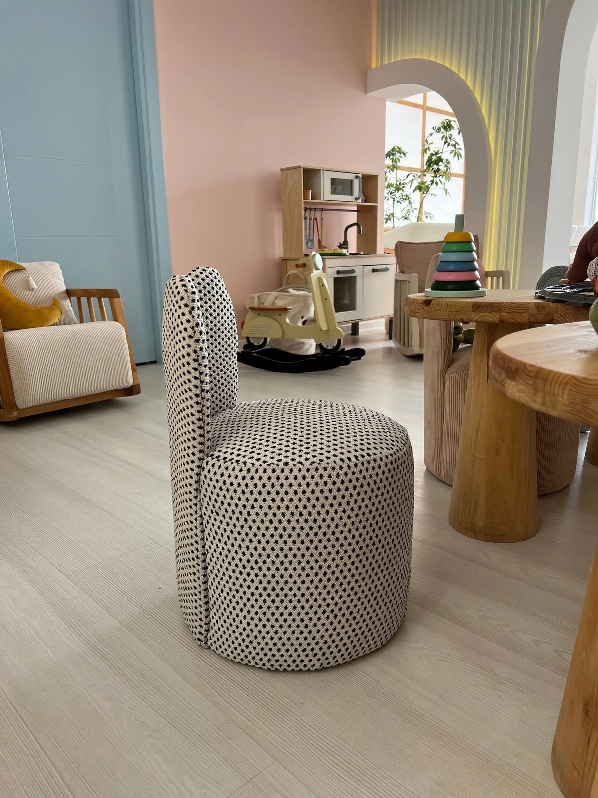Karrige me krahë Atelier del Sofa, Bunny - Puantiye, e zezë dhe e bardhë