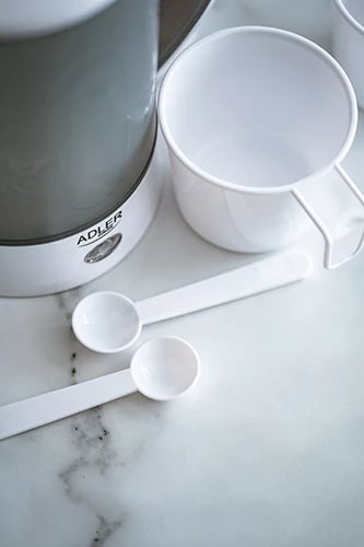 Çajnik elektrik, Adler, AD 1268, 0.6 L, plastikë, 900W, udhëtim, i bardhë-gri, set me 2 gota e 2 lugëza