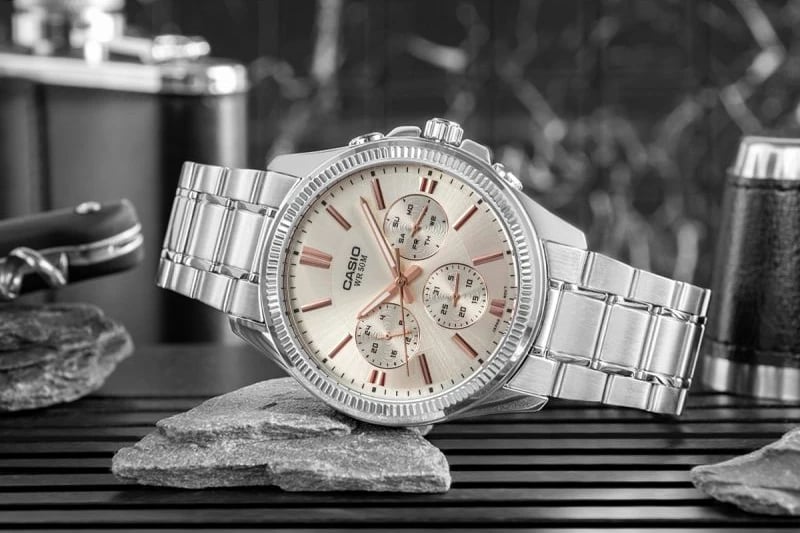 Orë dore për meshkuj CASIO, argjendtë