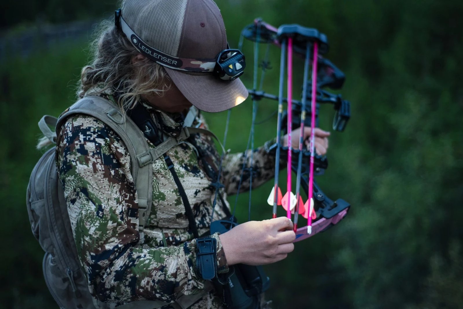 Dritë koke Ledlenser MH8, LED, e zezë