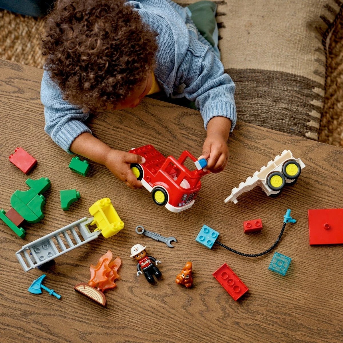 Set blloqe ndërtimi, LEGO DUPLO, 10473, kamion zjarrfikës me zorrë dhe figurë zjarrfikësi, 28 pjesë