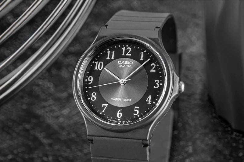 Orë dore Casio, unisex, e zezë