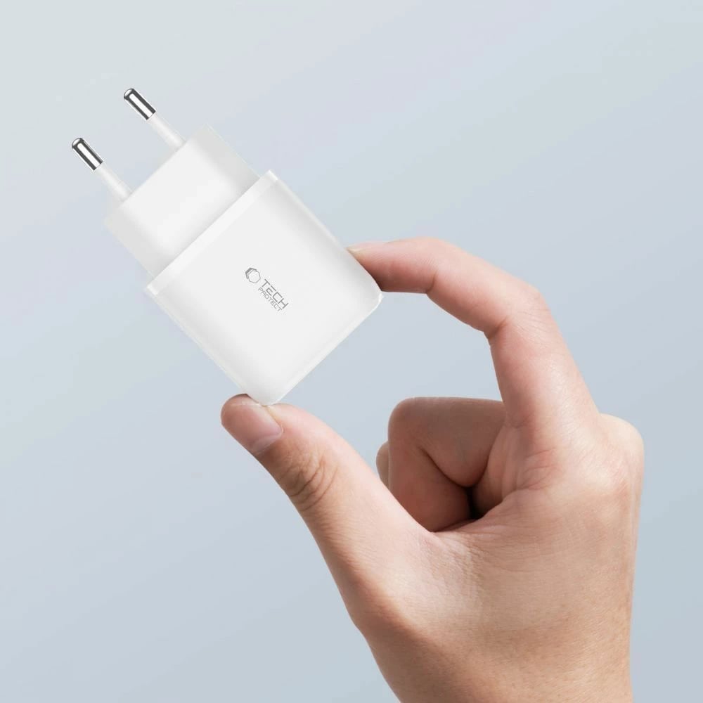 Karikues muri Tech-Protect C20W me USB-C PD 20W / USB-A QC 3.0 dhe kabllo USB-C në Lightning, Bardhë