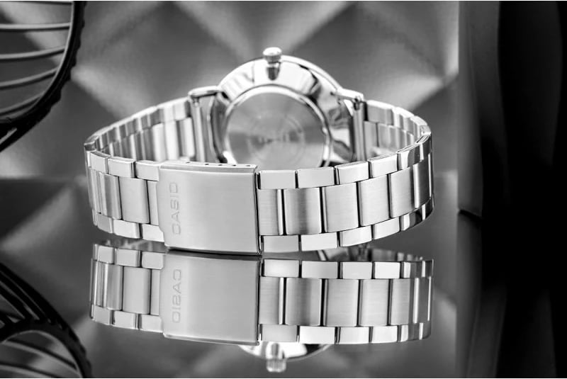 Orë dore për meshkuj CASIO, argjendtë