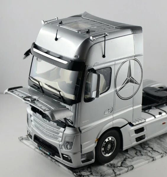 Model kamioni Italeri Mercedes Benz Actros MP4 Gigaspace, 1:24, plastik