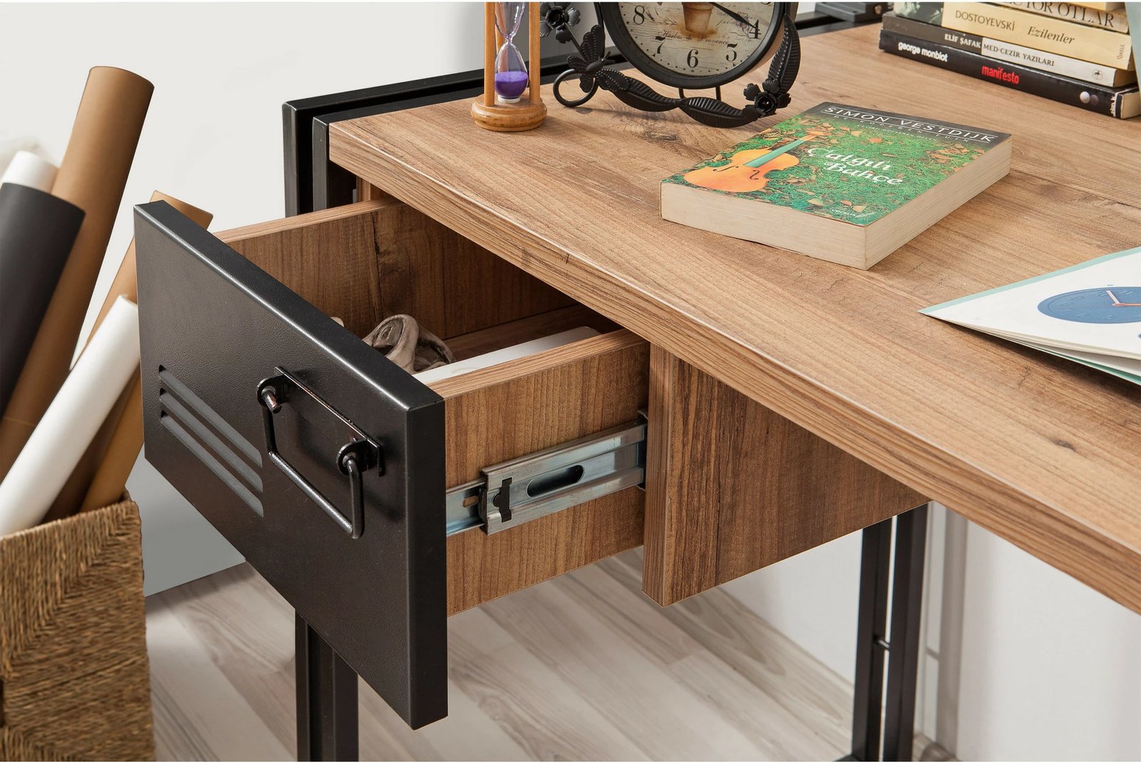 Tavolinë pune Cosmo Siesta, ngjyrë Atlantic Pine dhe e zezë, 139x75x60cm, 2 sirtarë