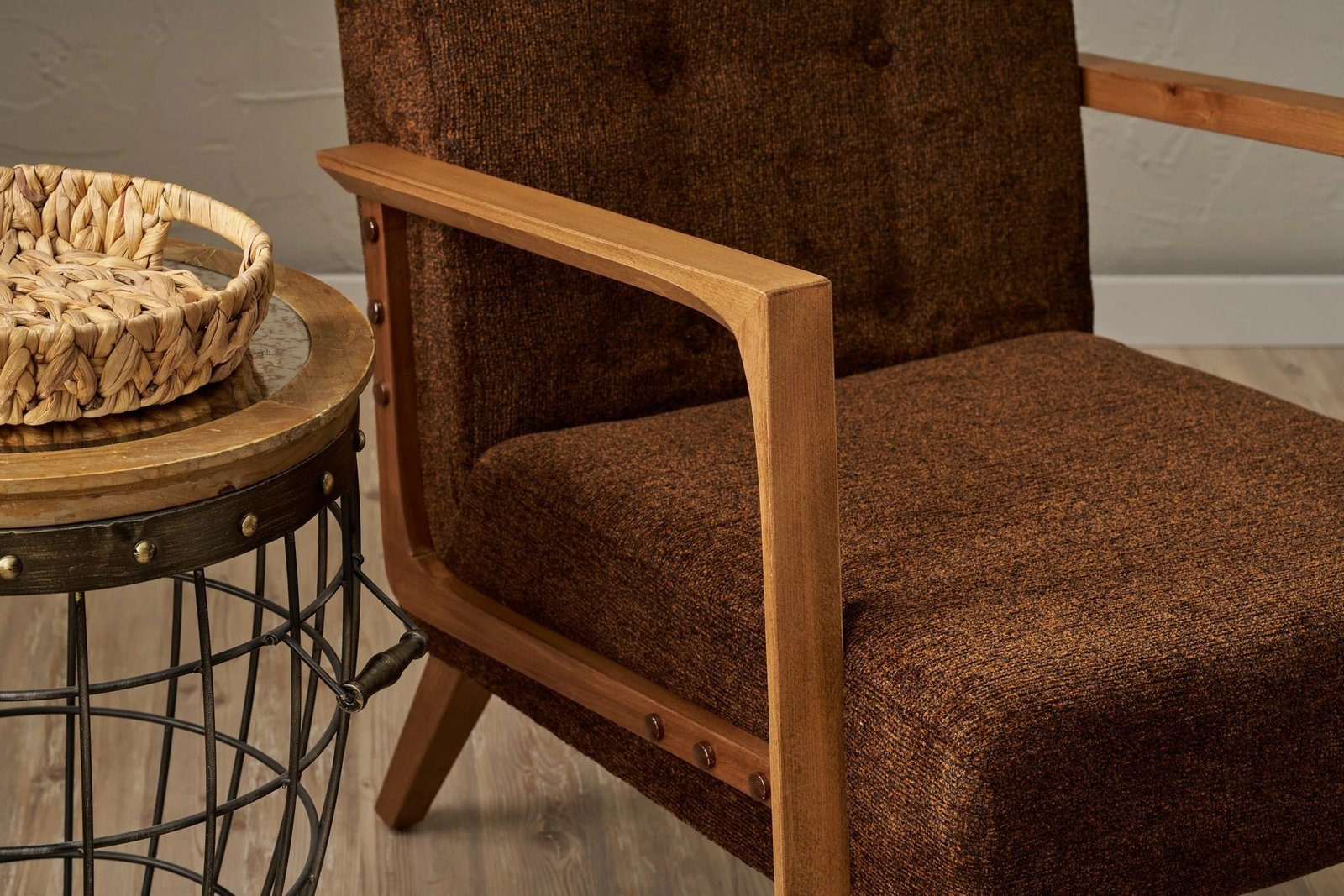 Karrige krahu Atelier del Sofa, Kemer, ngjyrë kafe