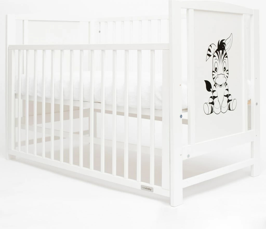 Krevat bebe New Baby BEA Zebra 120x60 cm me anësore të ulshme me një dorë, 3 nivele baze, dru pishe, e bardhë