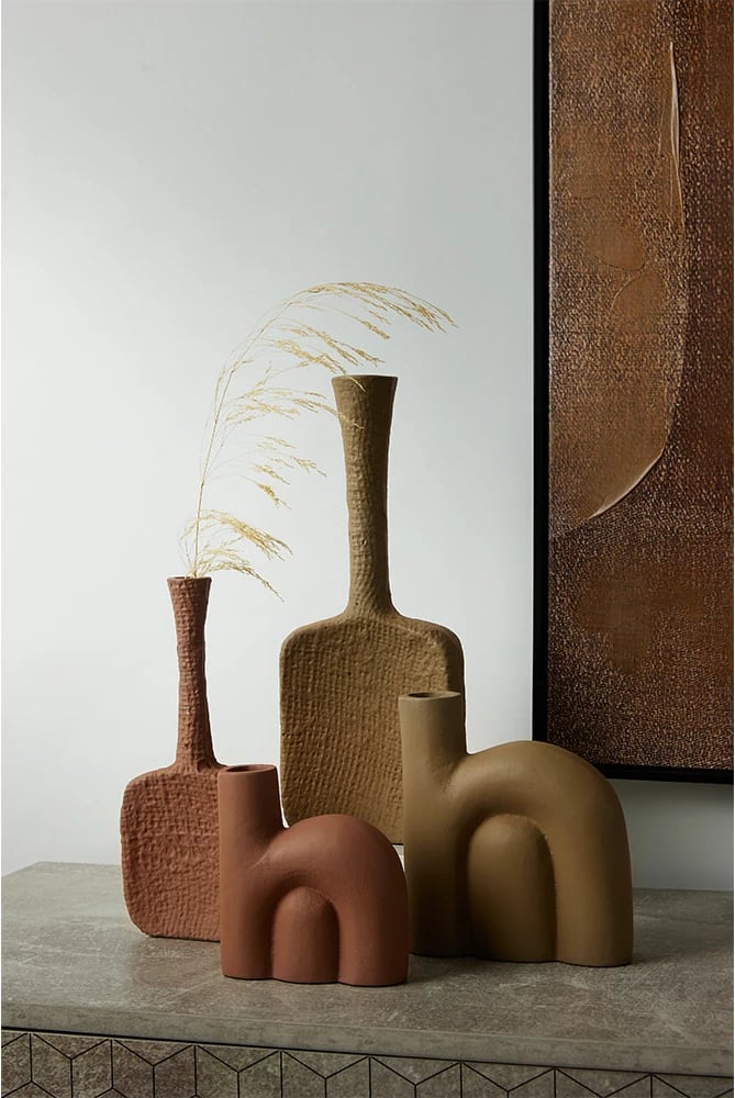 Vazo Formas, alumin, ngjyrë bezhë e ashpër, 13x5x32cm Vazo Formas, alumin, ngjyrë bezhë e ashpër, 13x5x32cm