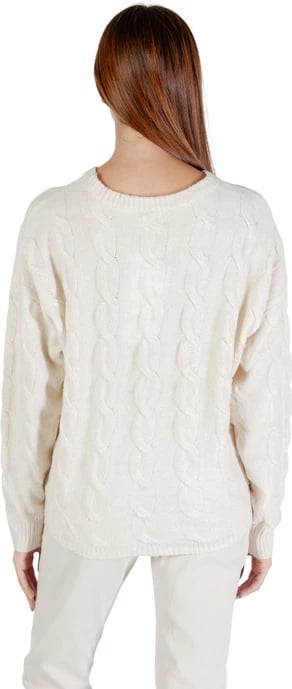 Xhemper Only femra, e bardhë