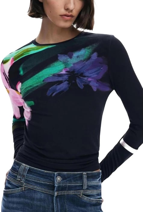 Maicë Desigual femra e zezë