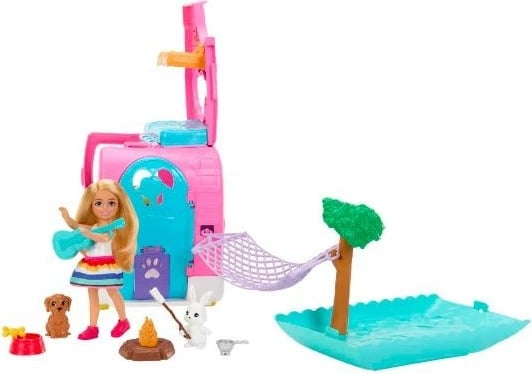 Set lodrash Barbie Chelsea Camper Mattel HNH90 me kukull, qenush, lepurush dhe aksesorë, rozë