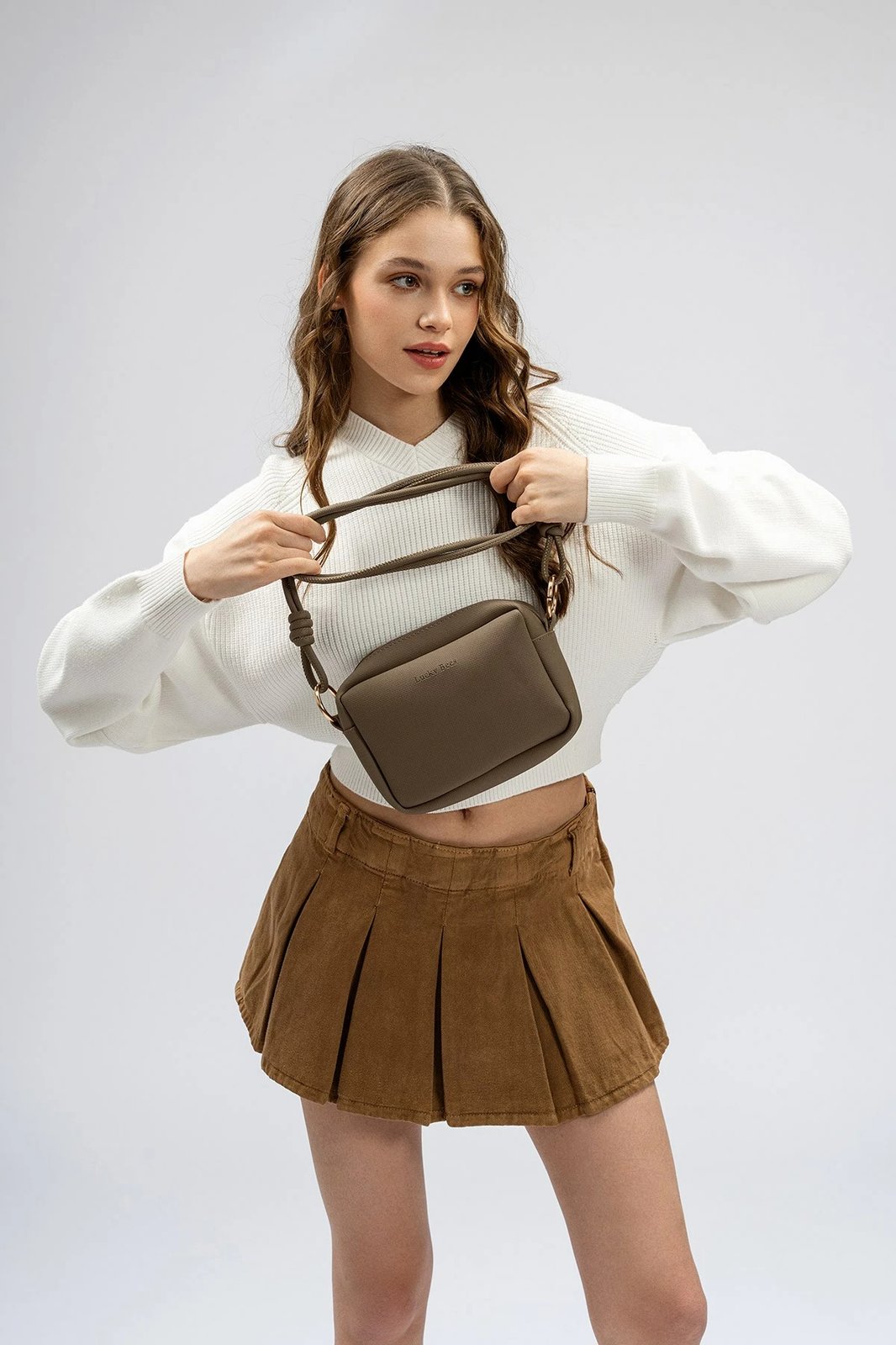 Çantë crossbody Lucky Bees, ngjyrë mink, 1269 v2