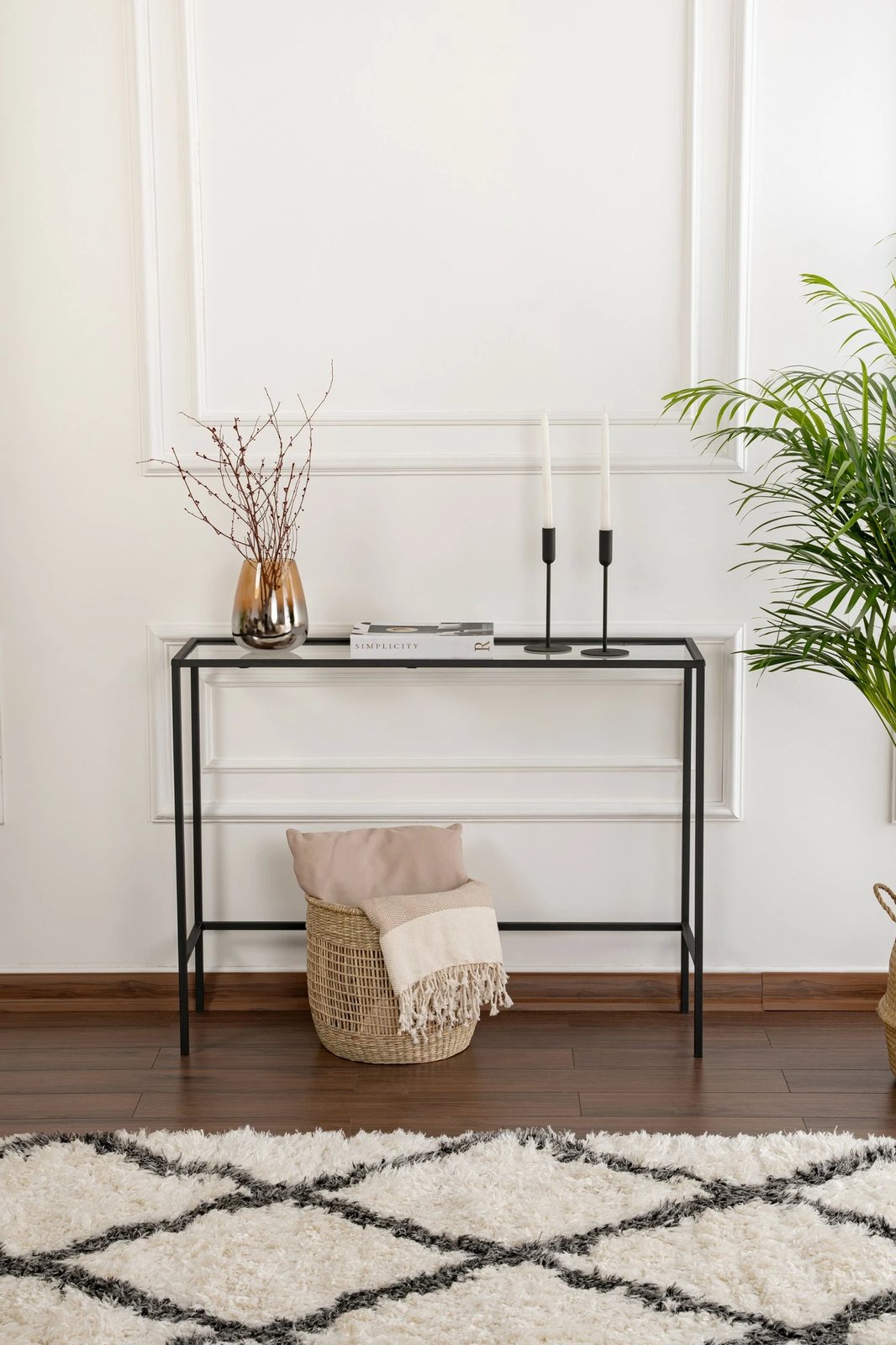 Komodë anësore Hanah Home, xham i zi i temperuar, Canvas