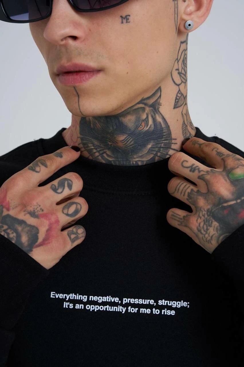 Trenerka unisex me figurë Machinist, të zeza