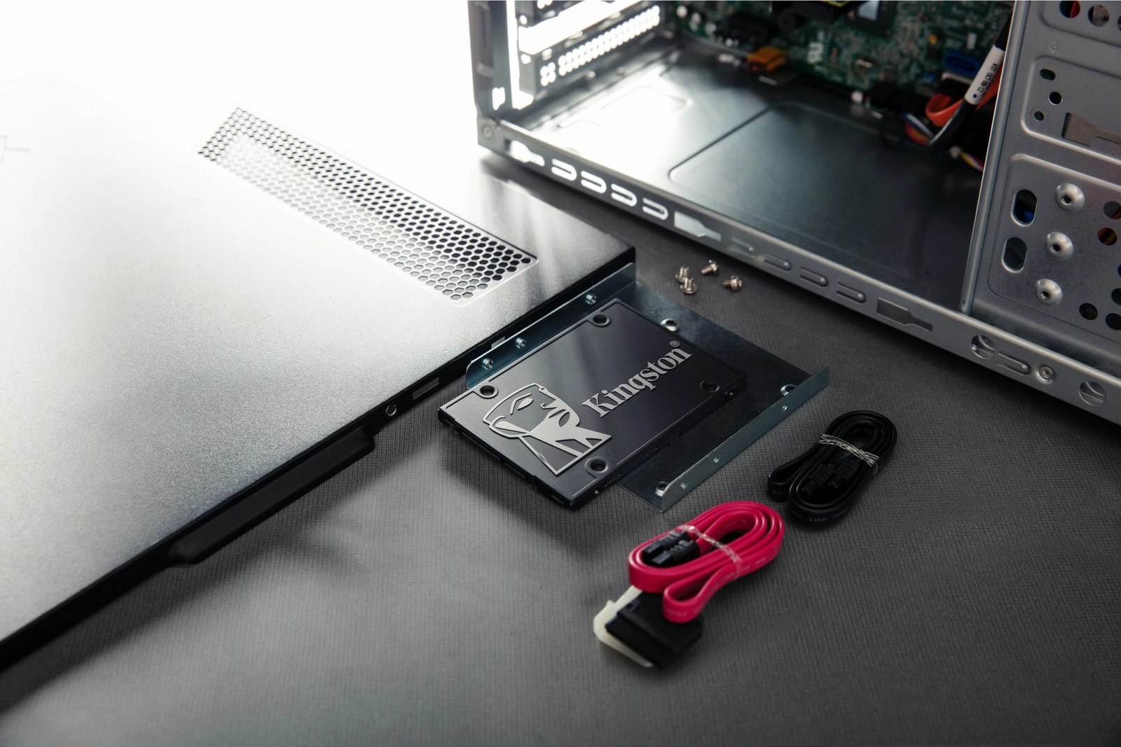 SSD Kingston KC600 512GB, 2.5", 550 MB/s