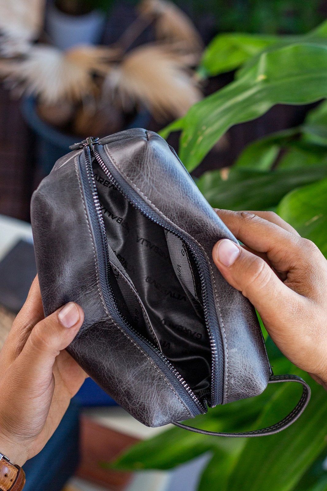 Çantë dore lëkure, ngjyrë gri, Zoozie Bags Boston Crazy