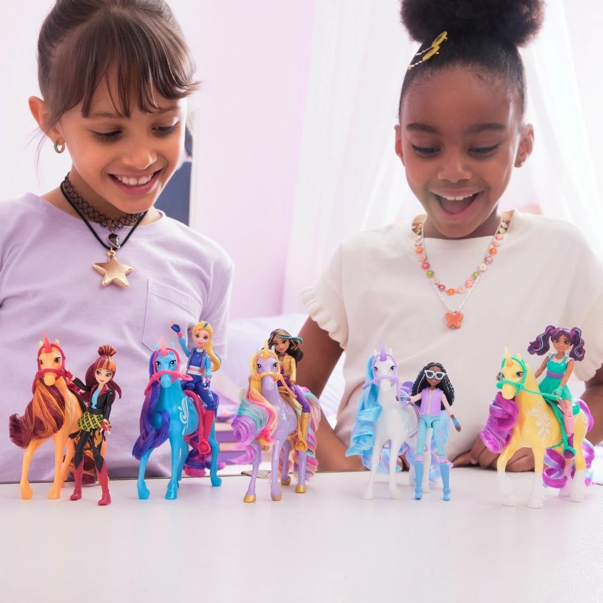 Set figurina Unicorn Academy Spin Master 6071175, Ava dhe Leaf, 11 cm + 13 cm, për vajza Set figurina Unicorn Academy Spin Master 6071175, Ava dhe Leaf, 11 cm + 13 cm, për vajza