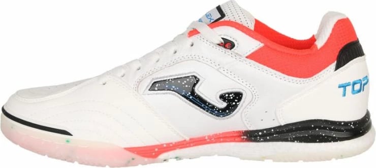 Atlete futbolli Joma, të bardha