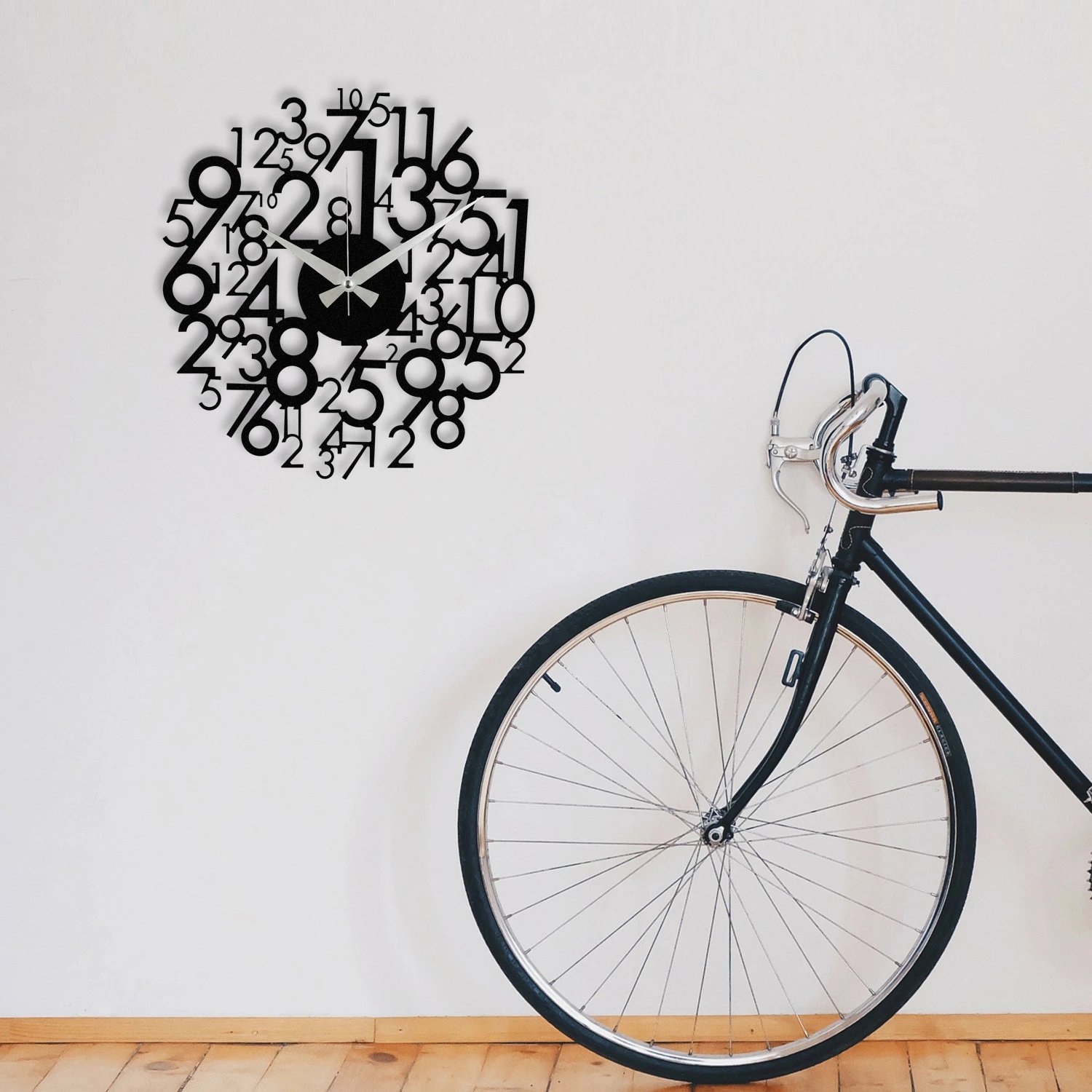 Orë muri dekorative prej metali, Wallity Enzoclock - S019, e zezë, 48x48cm