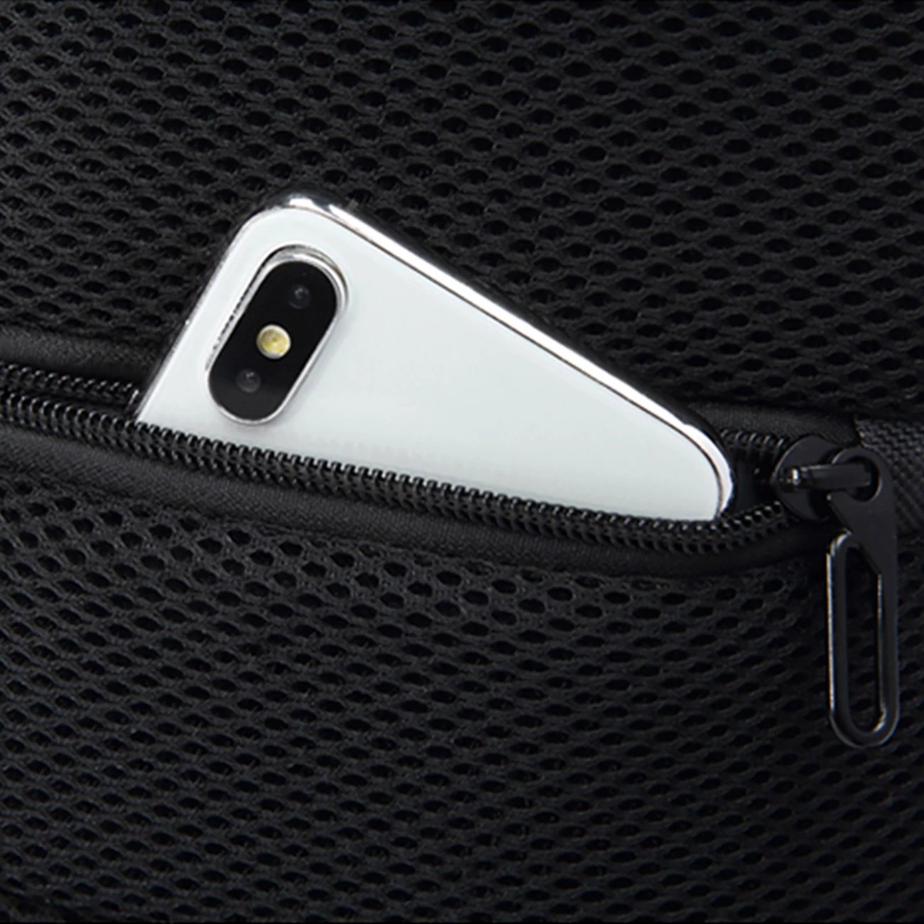 Çantë shpine një sup Wozinsky Premium me port USB dhe bravë kundër vjedhjes, e zezë