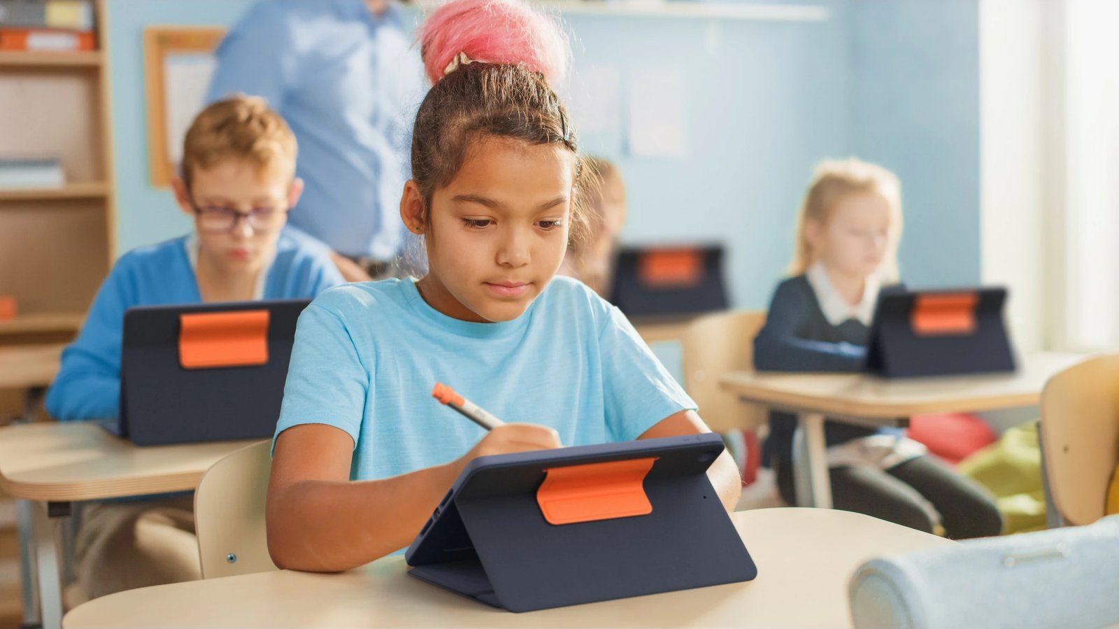 Mbështjellës tastierë Logitech Rugged Combo 3, për iPad (7, 8, 9 gjeneratë), QWERTZ, ngjyrë kaltër