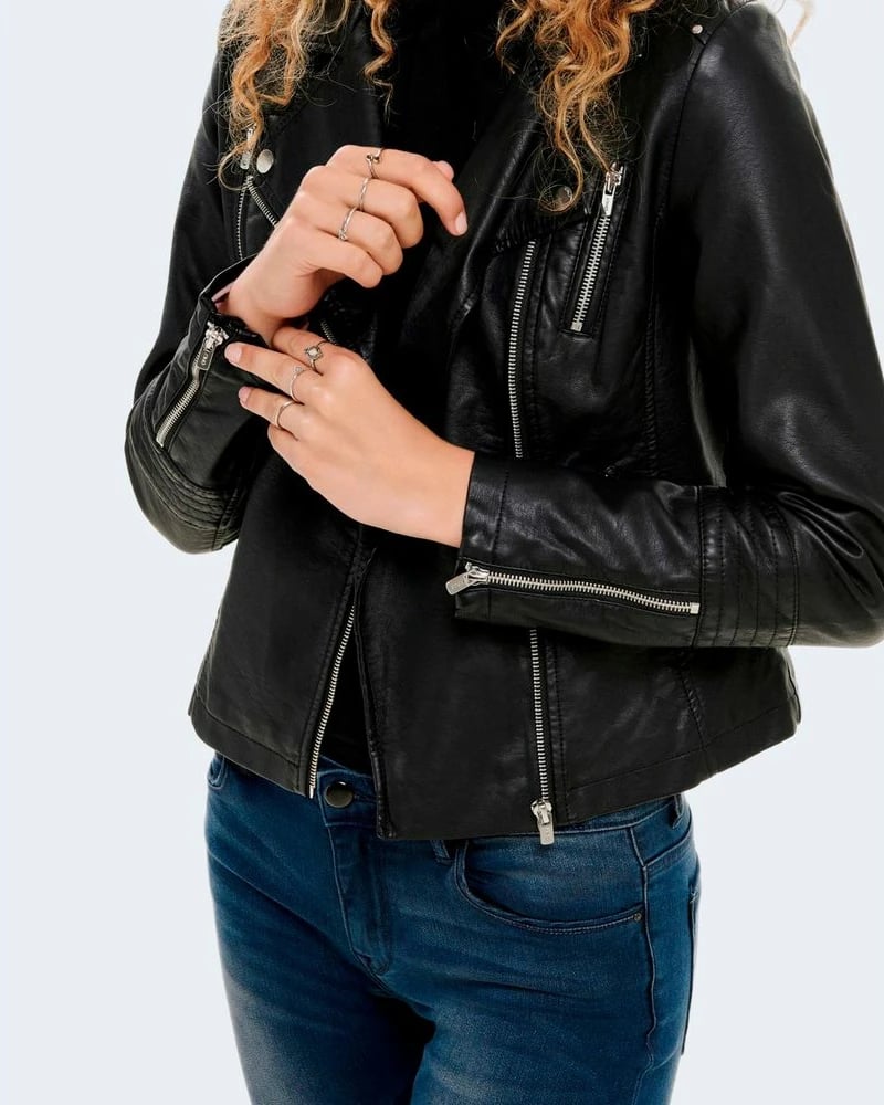 Jakne femra Only, e zezë