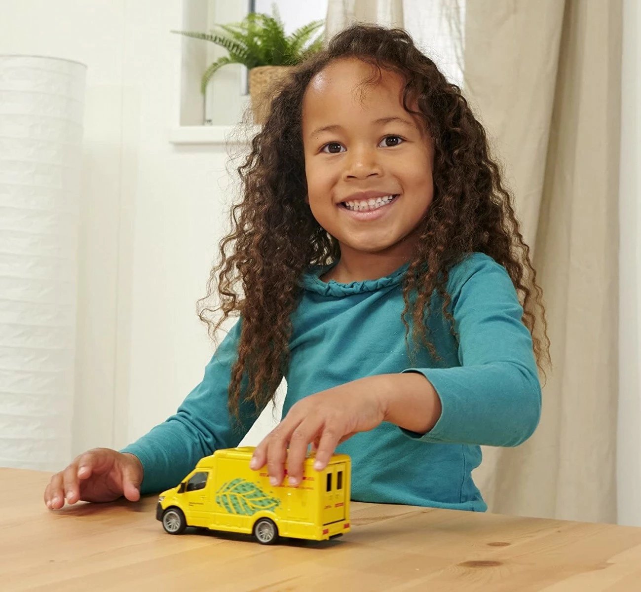 Lodër veturë Majorette Mercedes-Benz Sprinter DHL, metal, 12.5 cm, e verdhë, me drita dhe zë