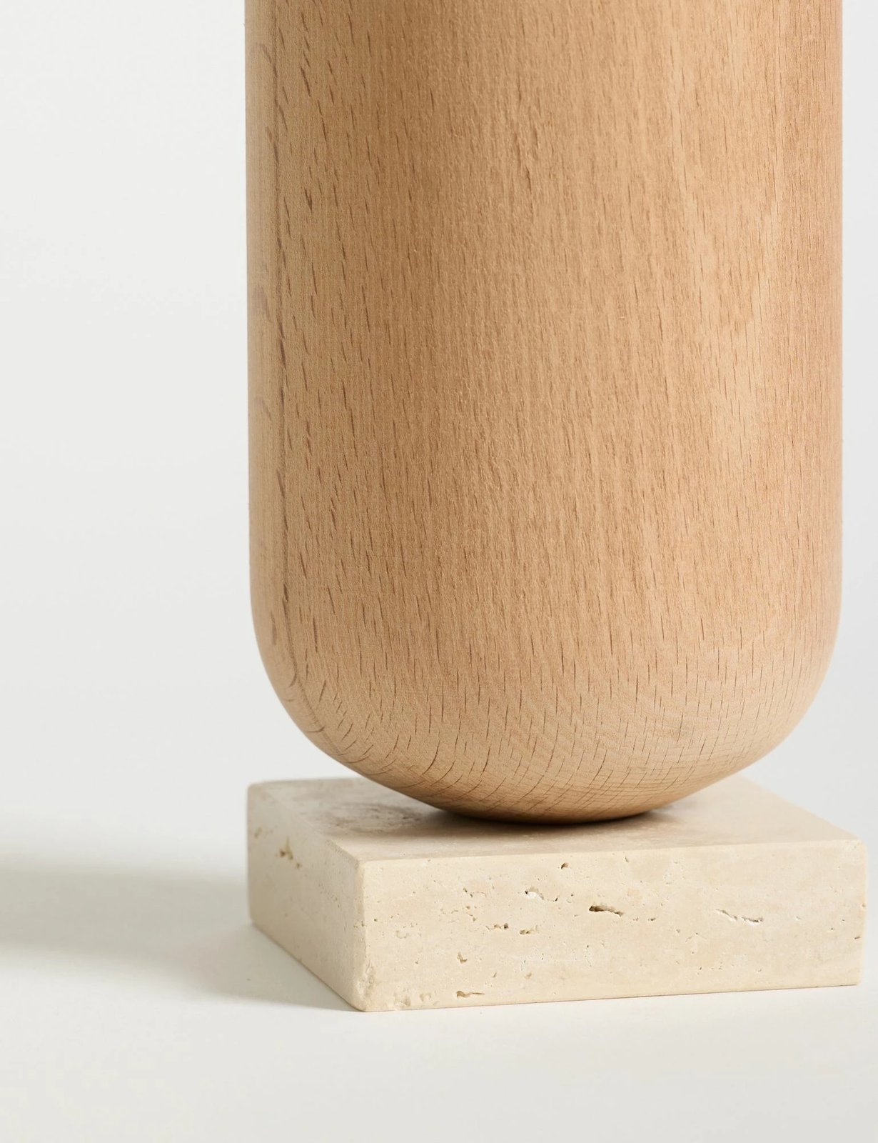 Vazo Evila Originals, Vasio Big, ngjyrë bezhë, qeramike, me bazë travertini, 9x22.5x9cm