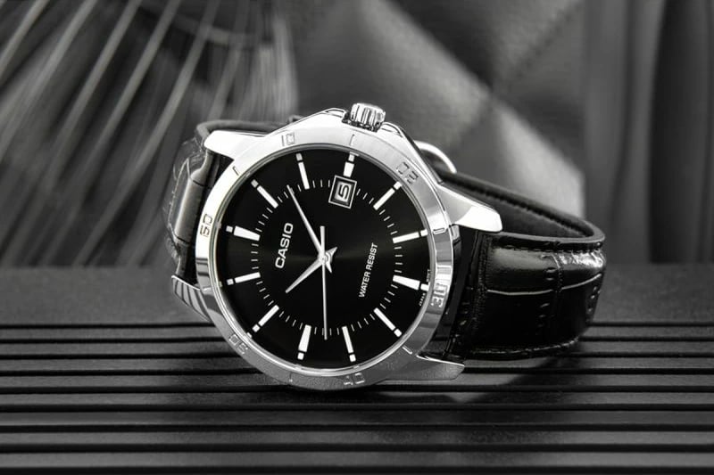 Orë dore për meshkuj Casio, e zezë