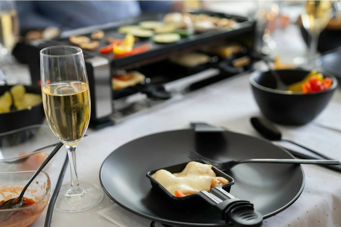 Raclette UNOLD 48730, 8 persona, plastikë, çelik inox, e zezë