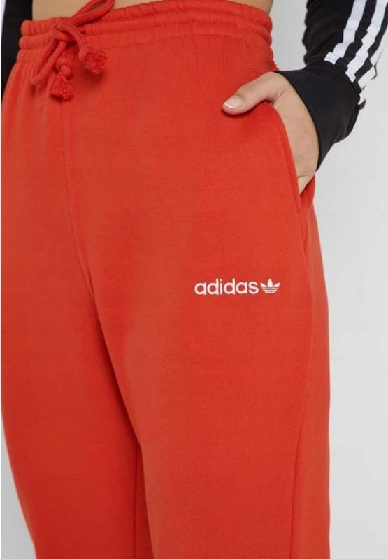 Trenerka të poshtme për femra Adidas, të kuqe