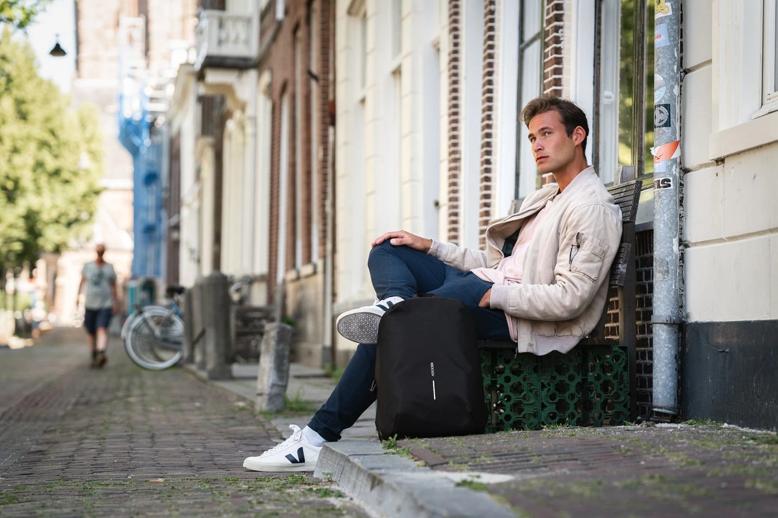 Çantë shpine kundër vjedhjes XD Design, 15.6", e zezë