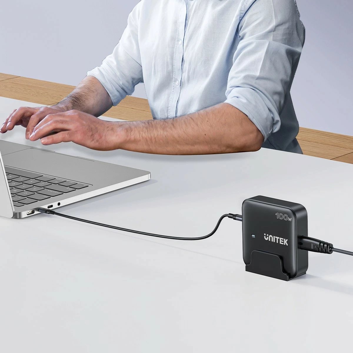 Karikues tavoline Unitek GaN 100W 2xUSB-A 2xUSB-C, bardhë Karikues tavoline Unitek GaN 100W 2xUSB-A 2xUSB-C, bardhë