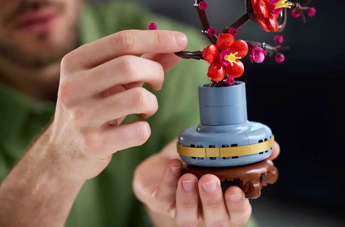 Set ndërtimi LEGO Icons 10369 Plum Blossom, 327 pjesë, dekor për shtëpi/zyrë