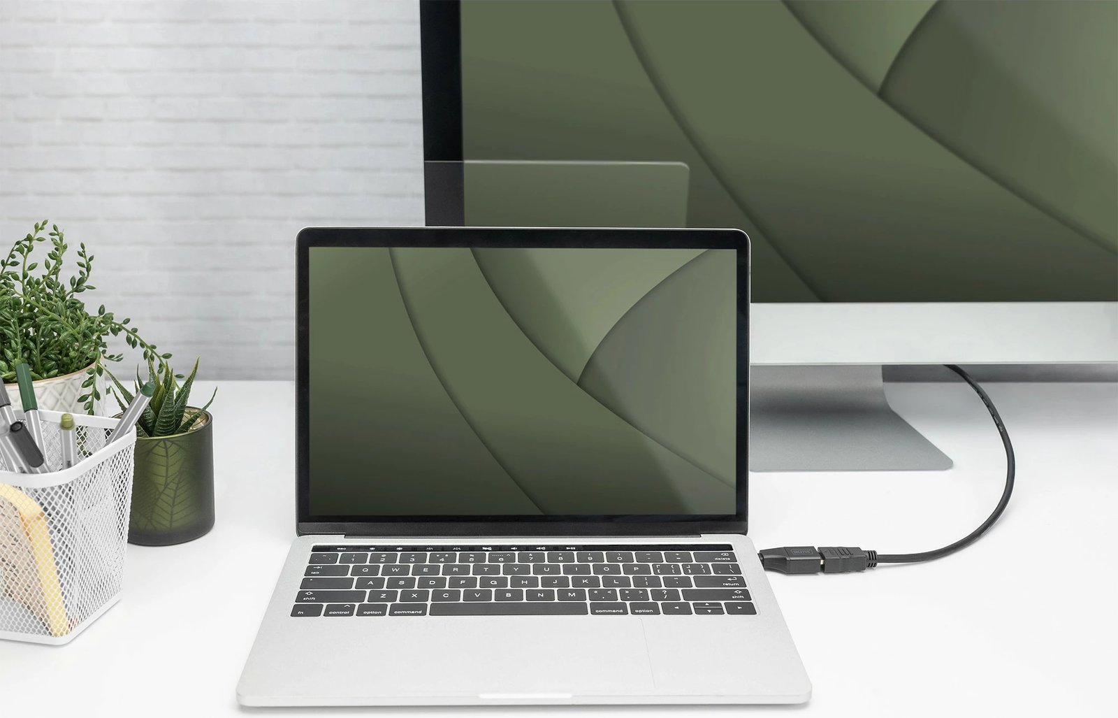 Adapter Digitus USB-C në HDMI, 4K, 5cm, zi