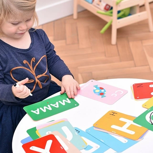 Set edukativ CzuCzu 3548 me libër 56 faqe dhe pisak me gomë, për fëmijë 3+