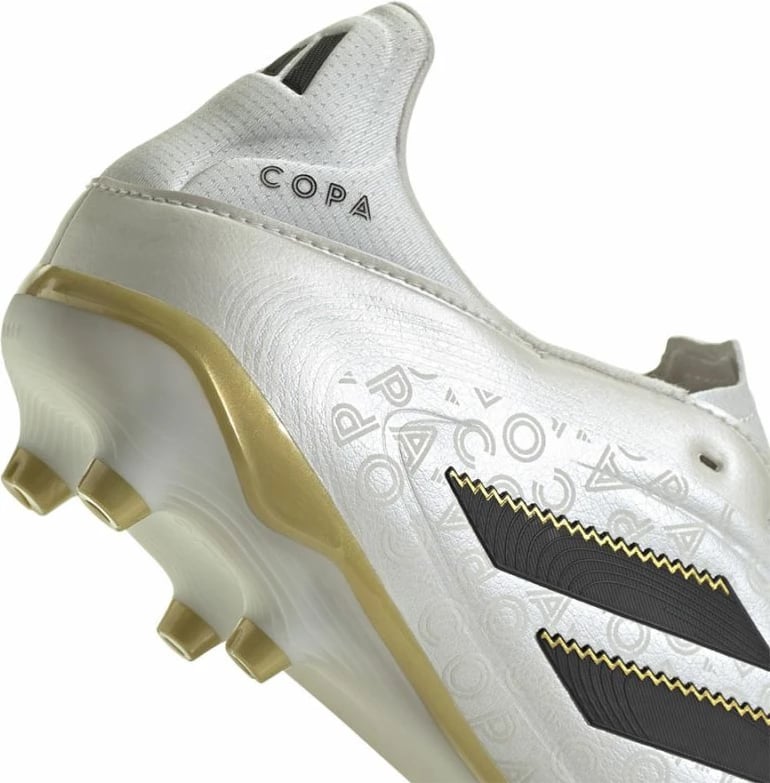 Çizme futbolli adidas për meshkuj, të bardha
