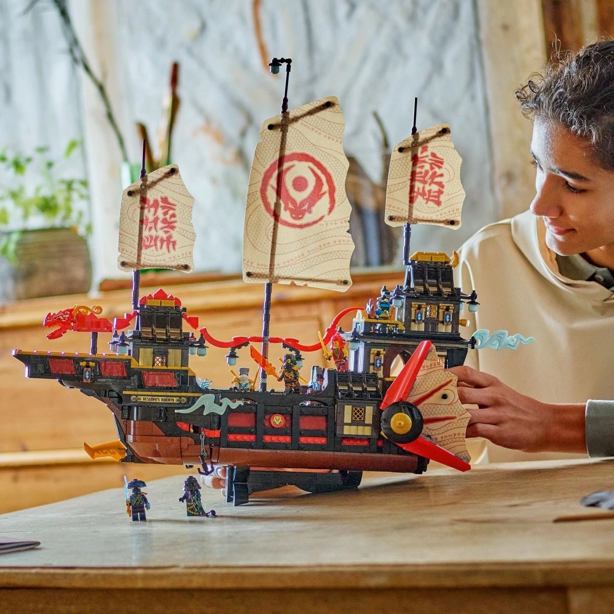 Set ndërtimi LEGO Ninjago Pearl of the Temple 71848, 2387 pjesë, për fëmijë 14+